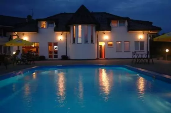 Majatalo Brydar With Sauna, Swimming Pool And Jacuzzi
