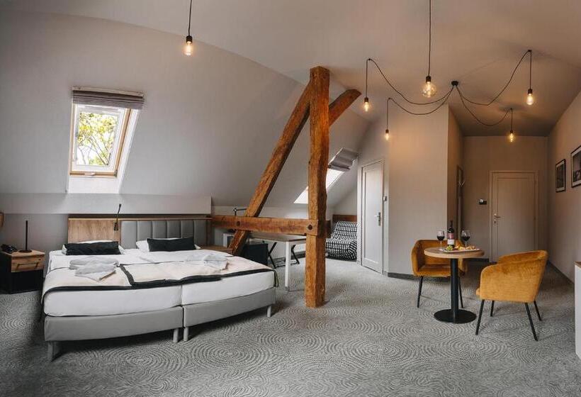 بنسيون Dwór Kolesin