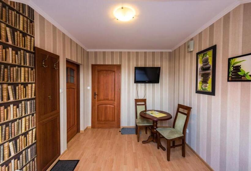 펜션 Noclegi Komfort