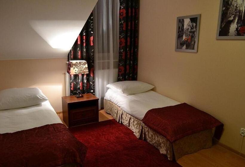 펜션 Noclegi Komfort