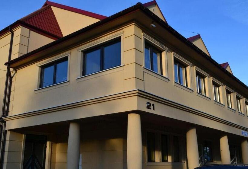 펜션 Noclegi Komfort