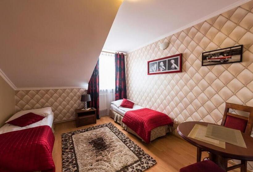 펜션 Noclegi Komfort