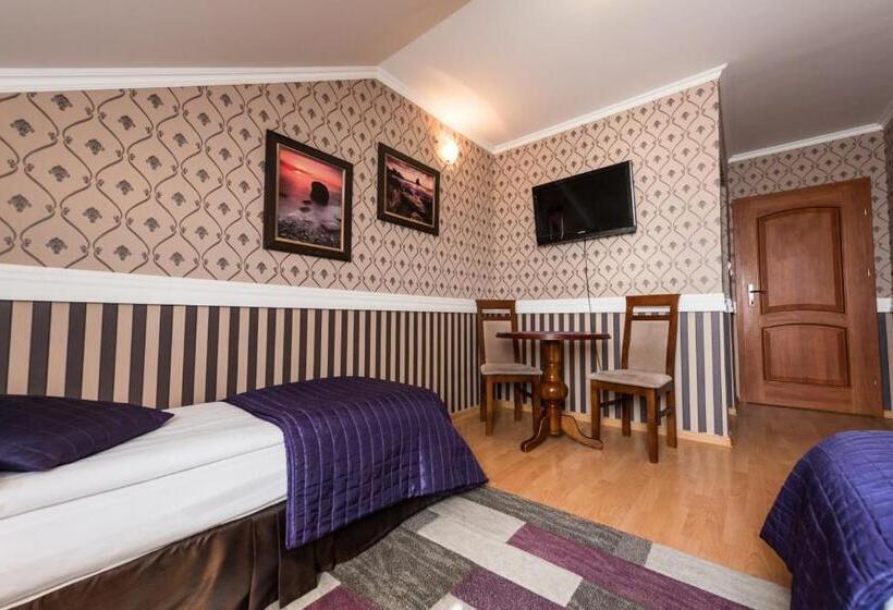 펜션 Noclegi Komfort