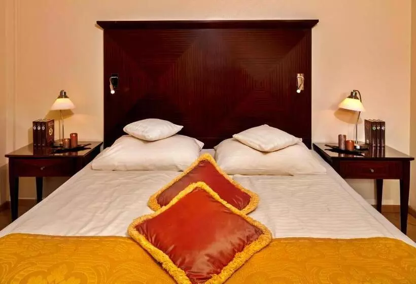 Majatalo Oasis Resort & Spa