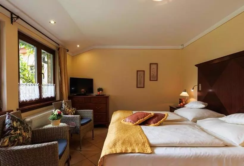 Majatalo Oasis Resort & Spa