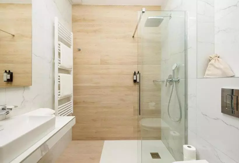 Majatalo Oasis Resort & Spa