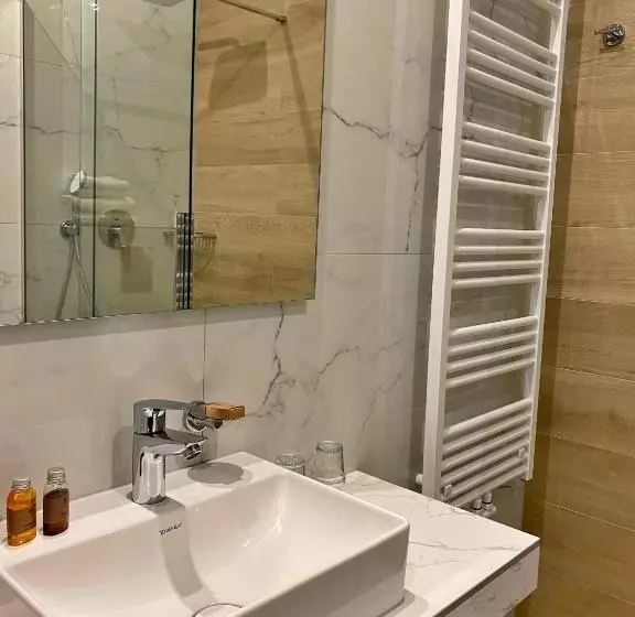 Majatalo Oasis Resort & Spa