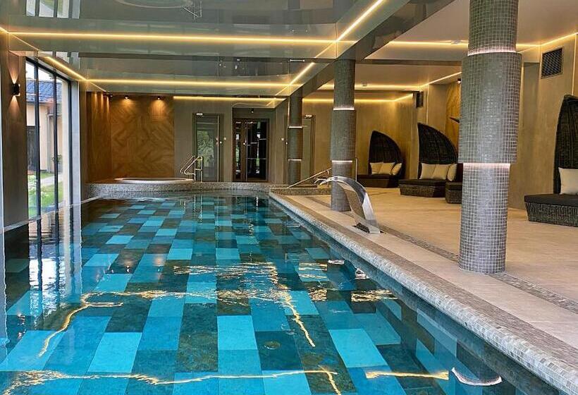 פנסיון Oasis Resort & Spa