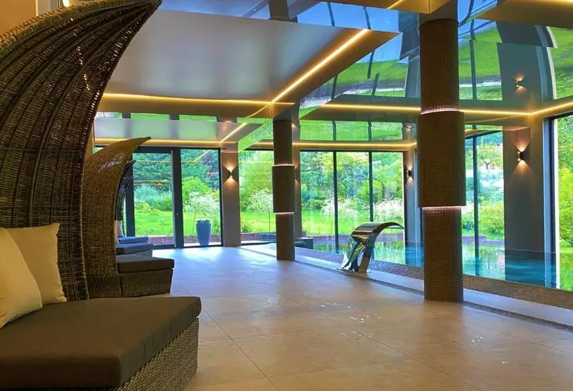 Majatalo Oasis Resort & Spa