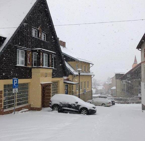 ペンション Willa Aksamit