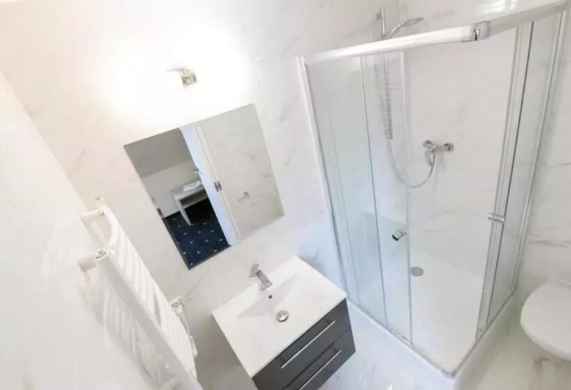 Majatalo Willa Ważka