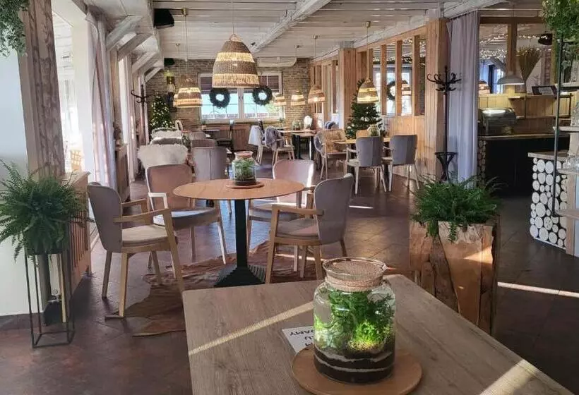 リゾートホテル Osrodek Wypoczynkowy Lesniczówka & Elias Spa