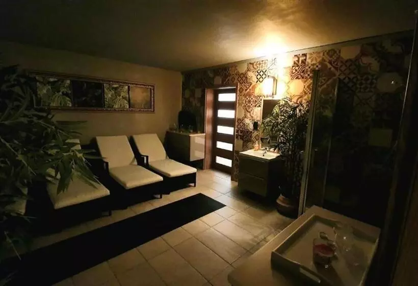 リゾートホテル Osrodek Wypoczynkowy Lesniczówka & Elias Spa