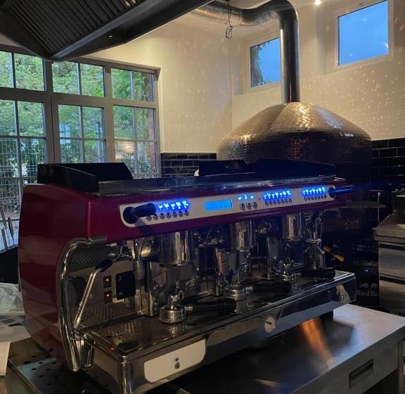 هاستل Loft Car Factory