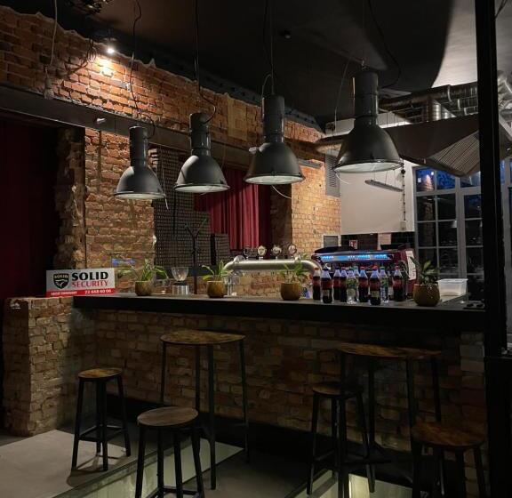 هاستل Loft Car Factory