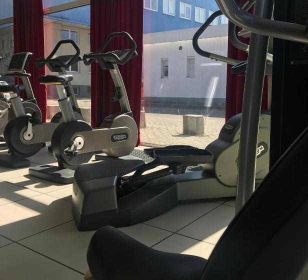 هاستل Loft Car Factory