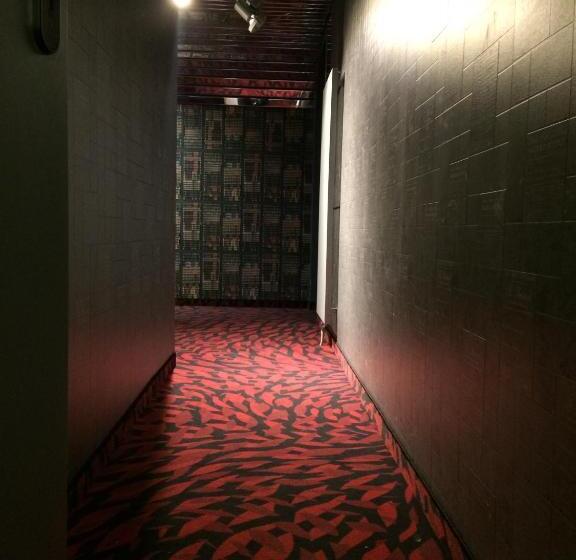 هاستل Loft Car Factory