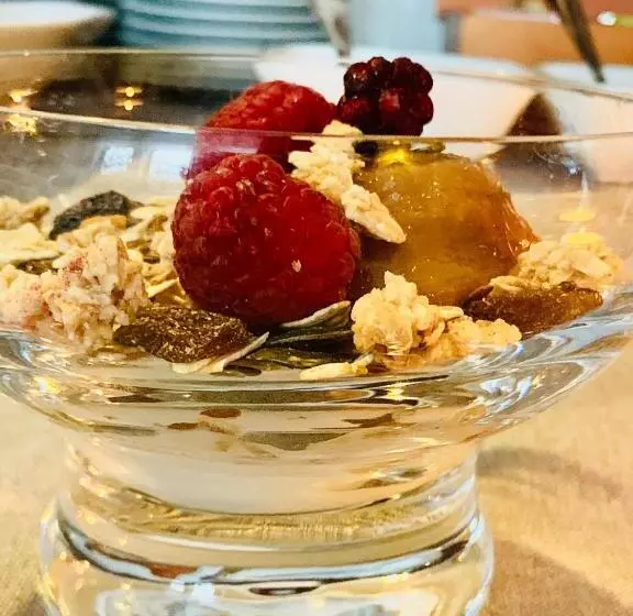 تختخواب و صبحانه Dw Bogun