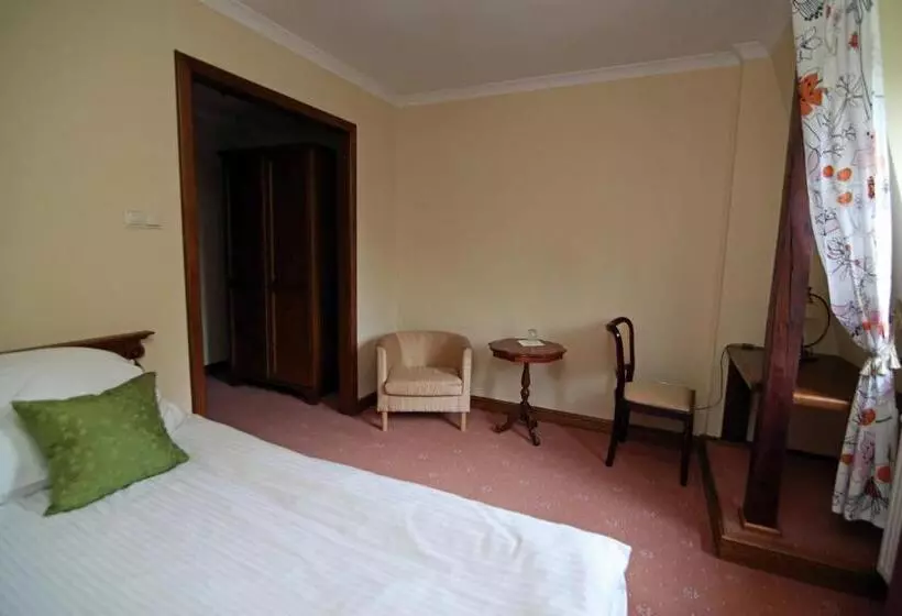 تختخواب و صبحانه Dwór Bieland