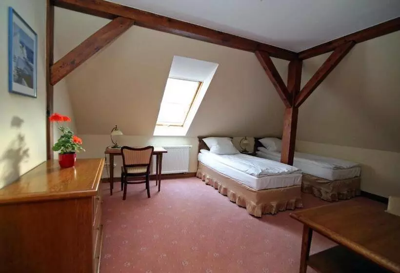 تختخواب و صبحانه Dwór Bieland