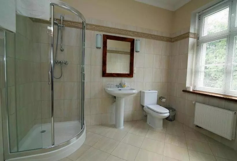 تختخواب و صبحانه Dwór Bieland