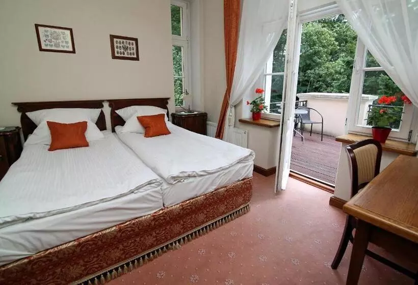 تختخواب و صبحانه Dwór Bieland