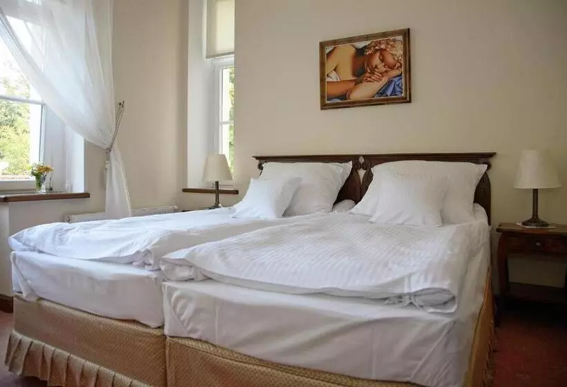 تختخواب و صبحانه Dwór Bieland