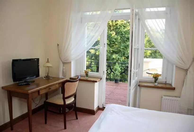 تختخواب و صبحانه Dwór Bieland