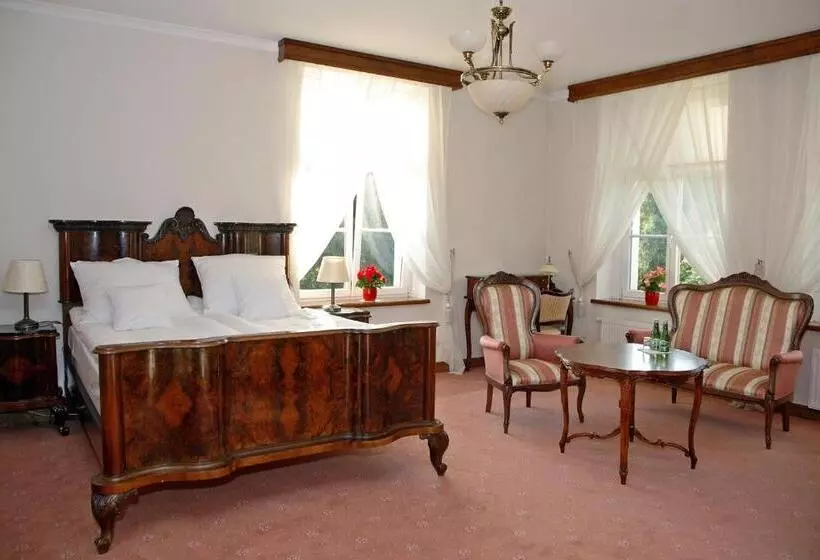 تختخواب و صبحانه Dwór Bieland