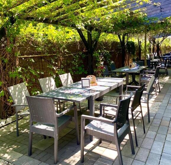 צימר Old Tree Home & Restaurant