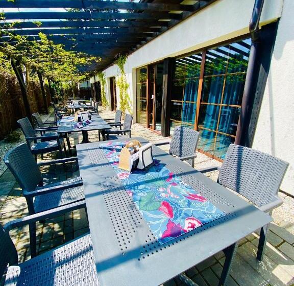 צימר Old Tree Home & Restaurant