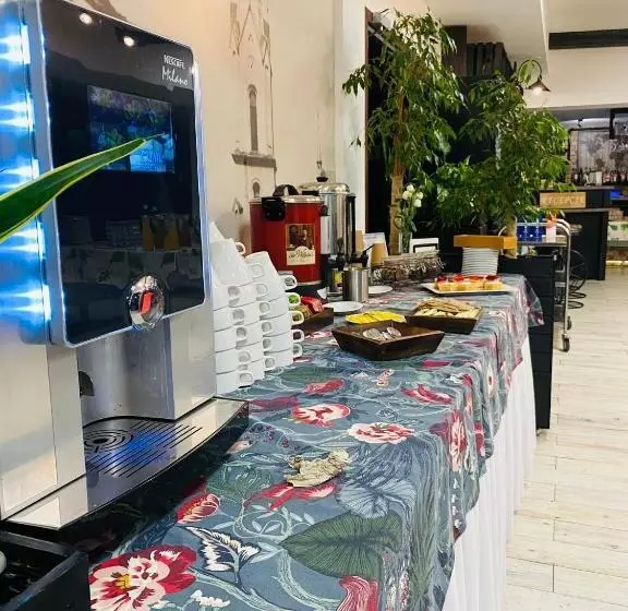 ベッドアンドブレックファースト Old Tree Home & Restaurant