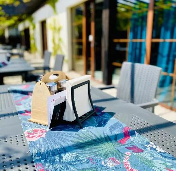 ベッドアンドブレックファースト Old Tree Home & Restaurant