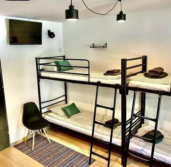 ベッドアンドブレックファースト Old Tree Home & Restaurant