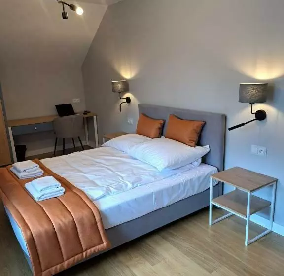 Aamiaismajoitus (B&B) Pokoje De Luxe Figaro