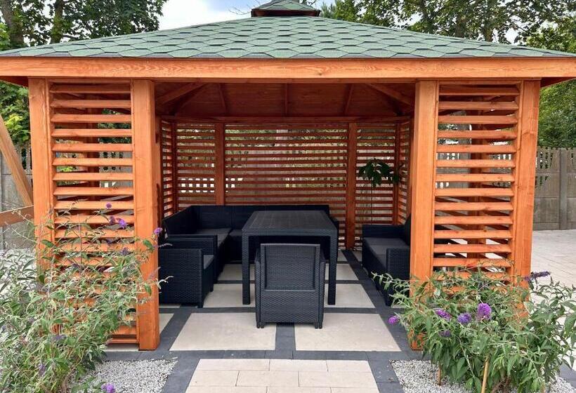 تختخواب و صبحانه Villa Gemini