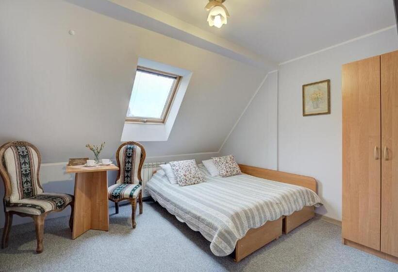 تختخواب و صبحانه Willa Karla