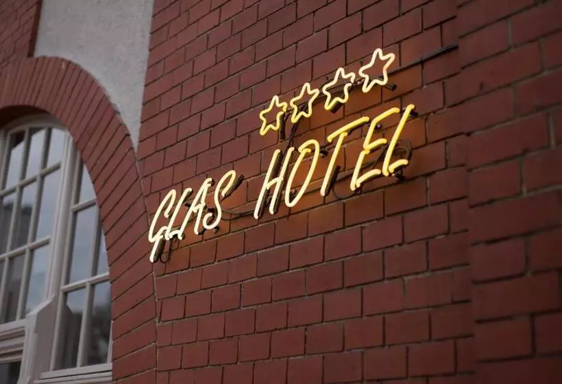 Glas-hotel 3*