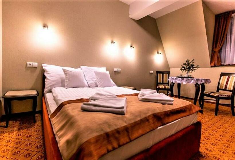 فندق Dwór Maria Antonina