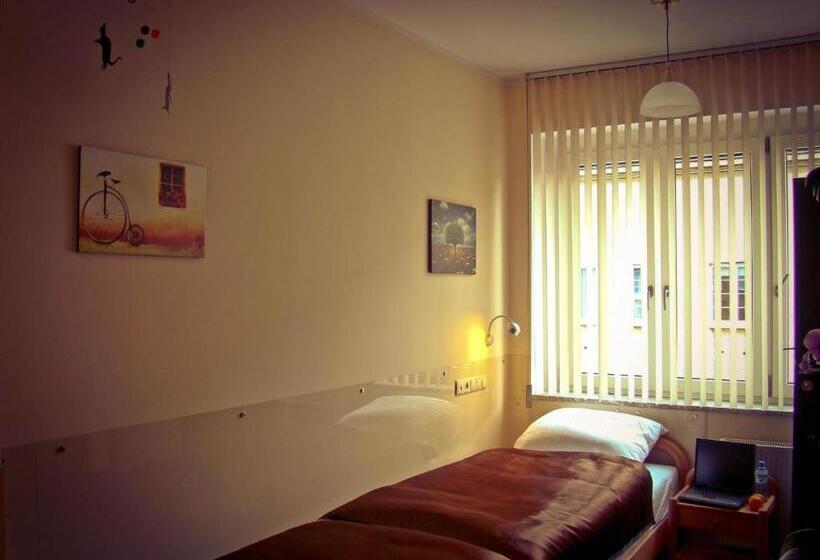 بنسيون Pentagos Centrum