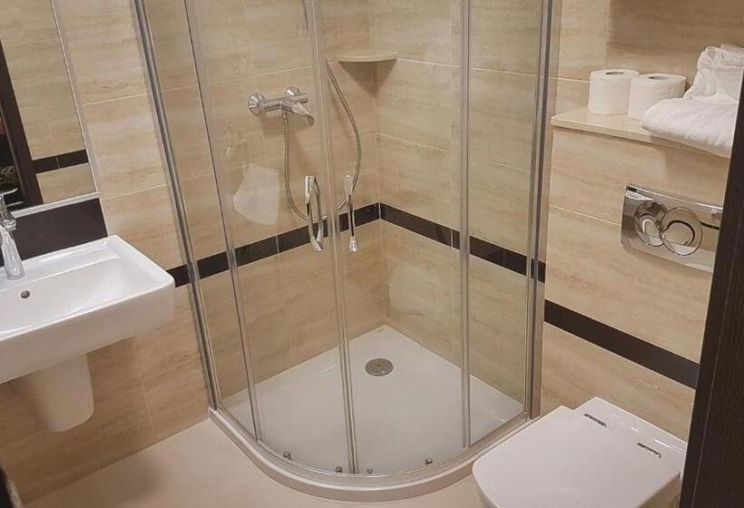 بنسيون Pentagos Centrum