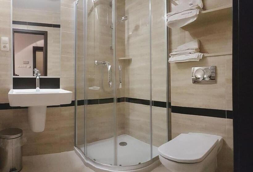 بنسيون Pentagos Centrum