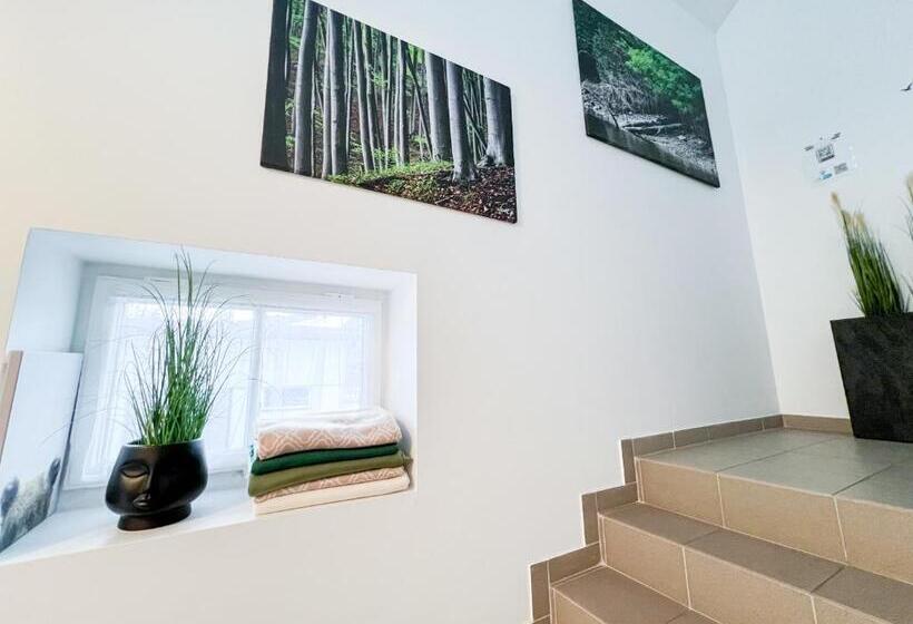 הוסטל Pod Gromadzyniem Resort