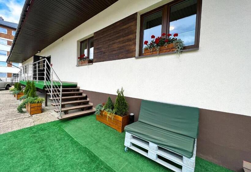 הוסטל Pod Gromadzyniem Resort