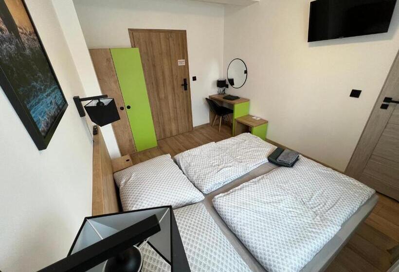 הוסטל Pod Gromadzyniem Resort