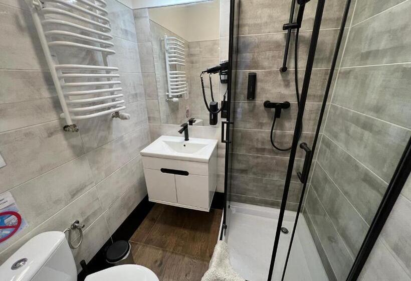 הוסטל Pod Gromadzyniem Resort