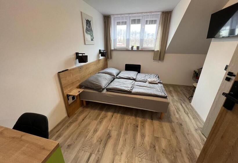 הוסטל Pod Gromadzyniem Resort