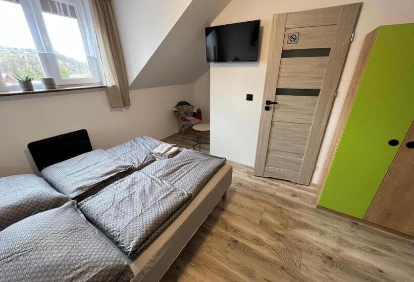 הוסטל Pod Gromadzyniem Resort