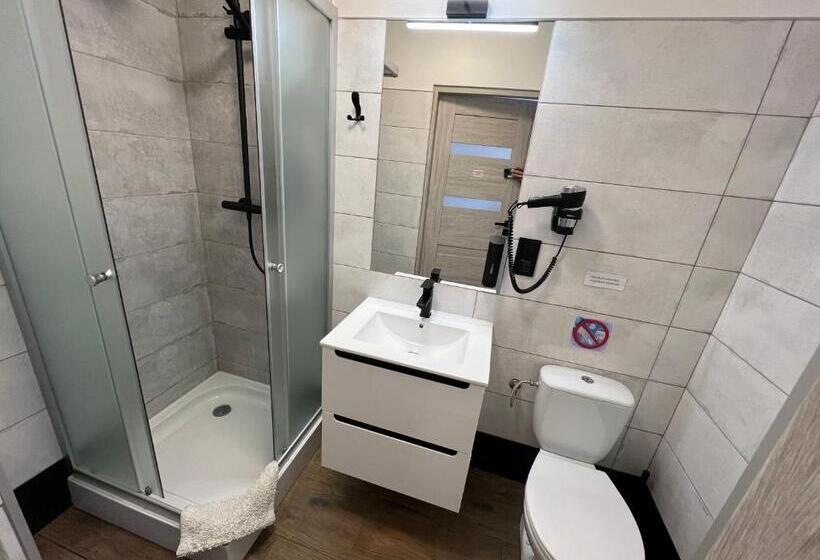 הוסטל Pod Gromadzyniem Resort