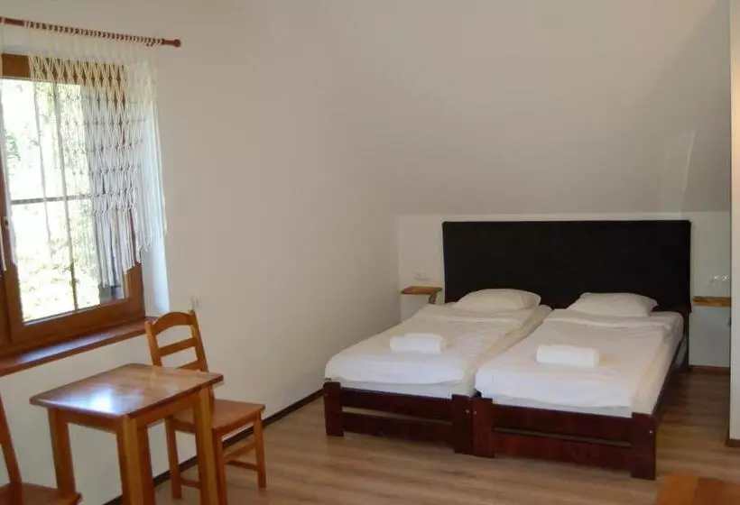 ベッドアンドブレックファースト Cisna Chata